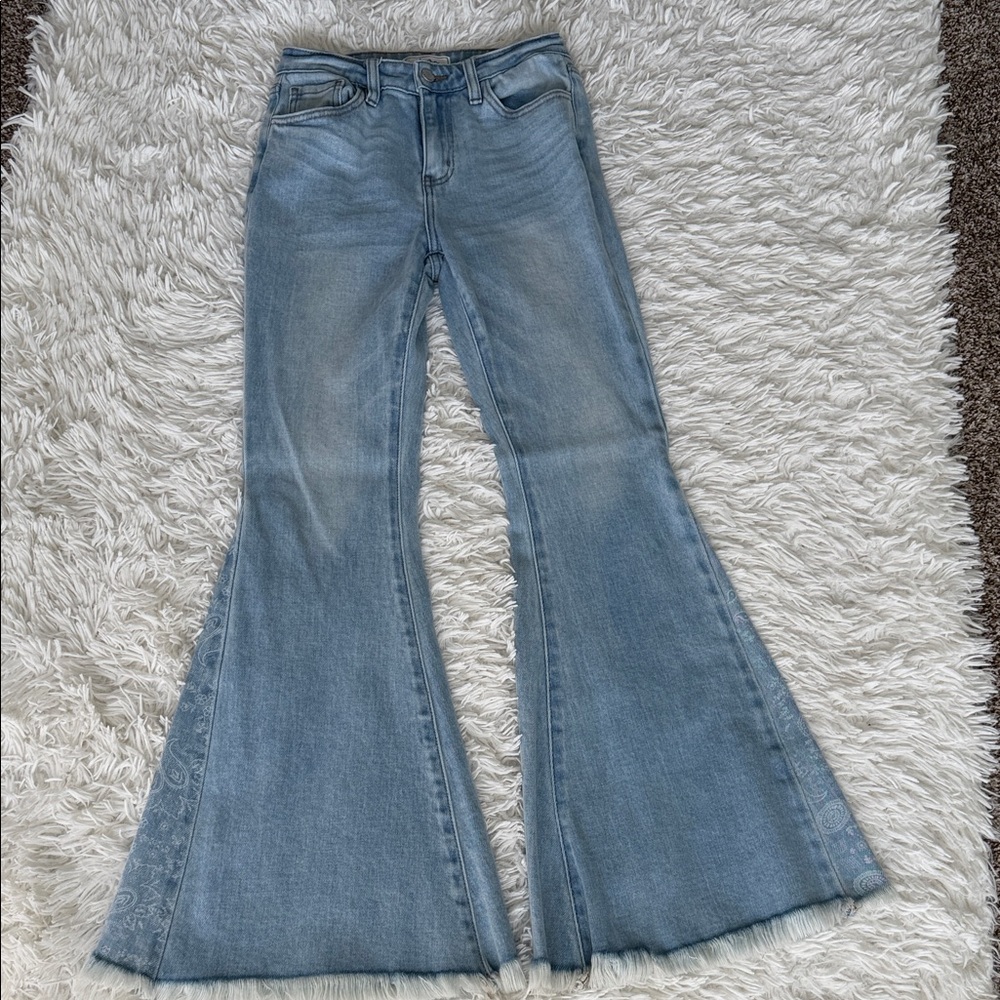 Kancan Extreme Flare Estilo Frayed Jeans Size 24